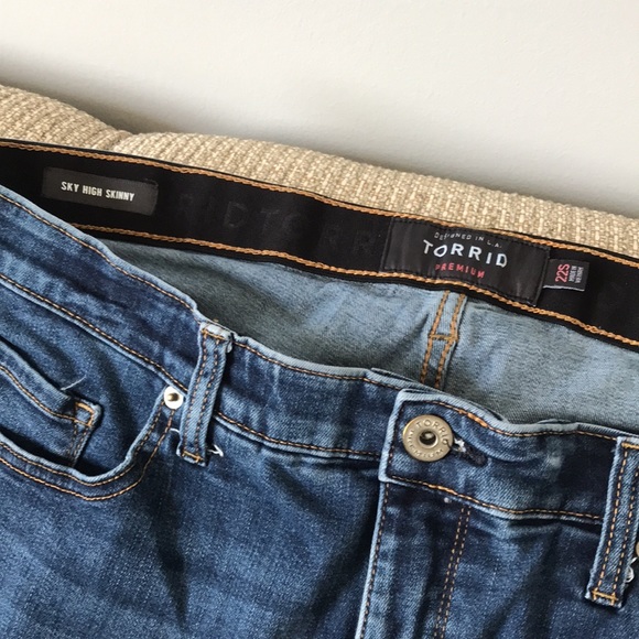 Torrid Sky High Skinny Jeans Size 22S - Picture 5 of 7